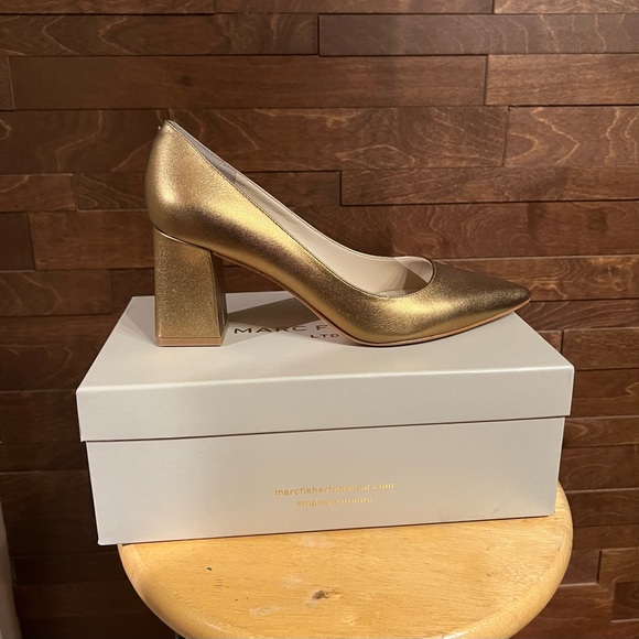 Marc Fisher Shoes - Picture 3 of 5